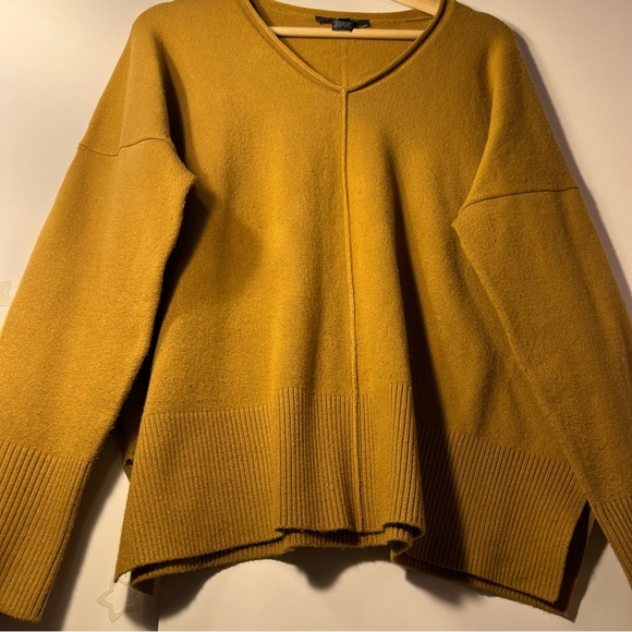 Beige Monochrome Fine Wool Sweater Cozy Warm for any occasion V-neck Long Sleeve - Picture 4 of 14